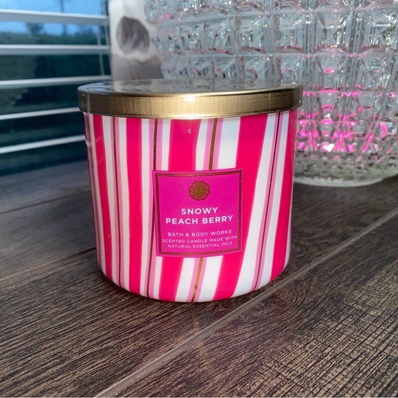 Snowy Peach Berry 3 Wick Candle Bath and Body Works - Picture 7 of 7